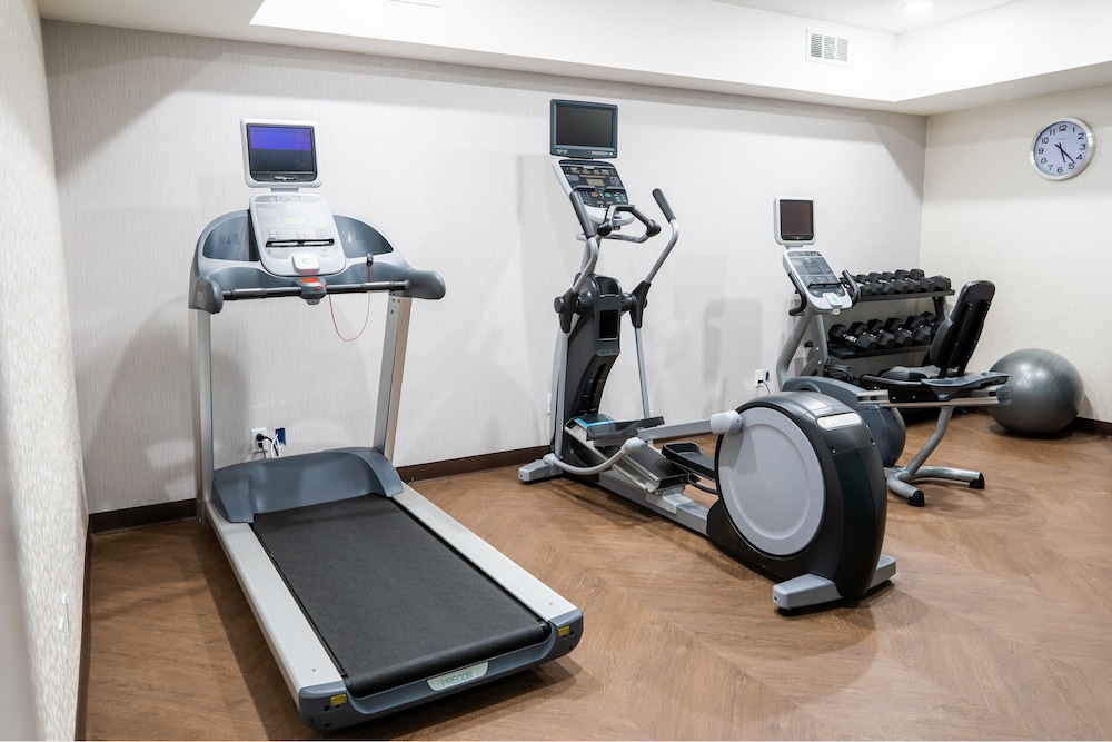 Holiday Inn Express And Suites Lake Forest 32/55