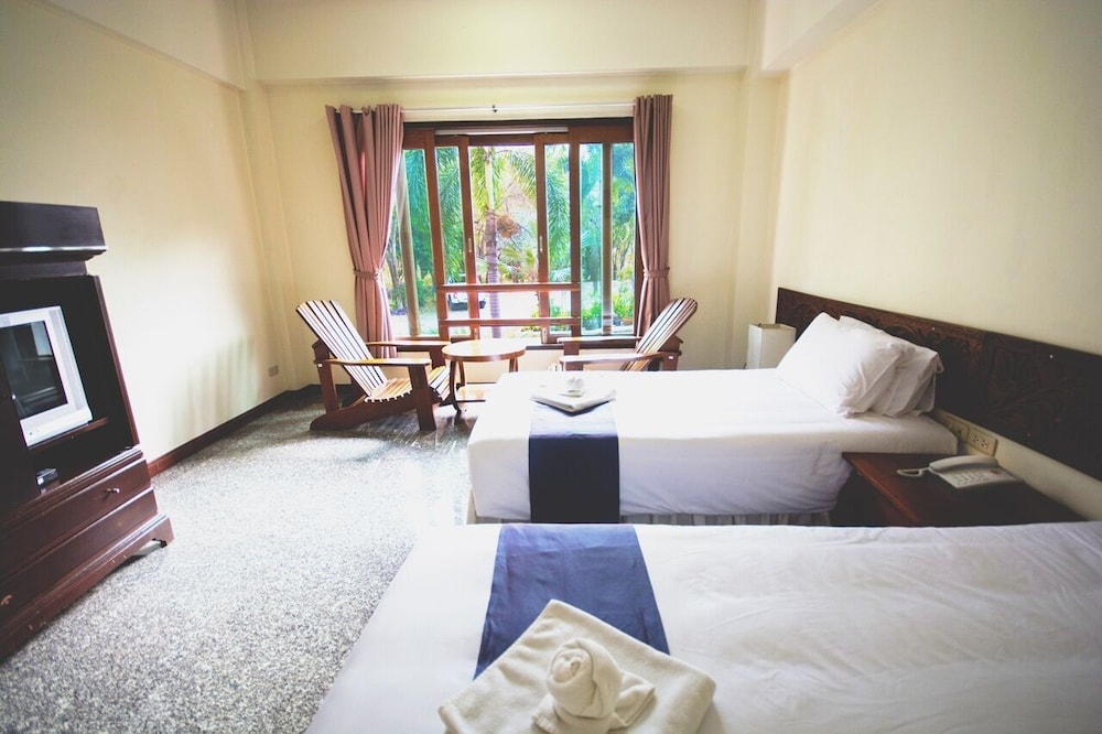Tak Andaman Resort & Hotel 26/53