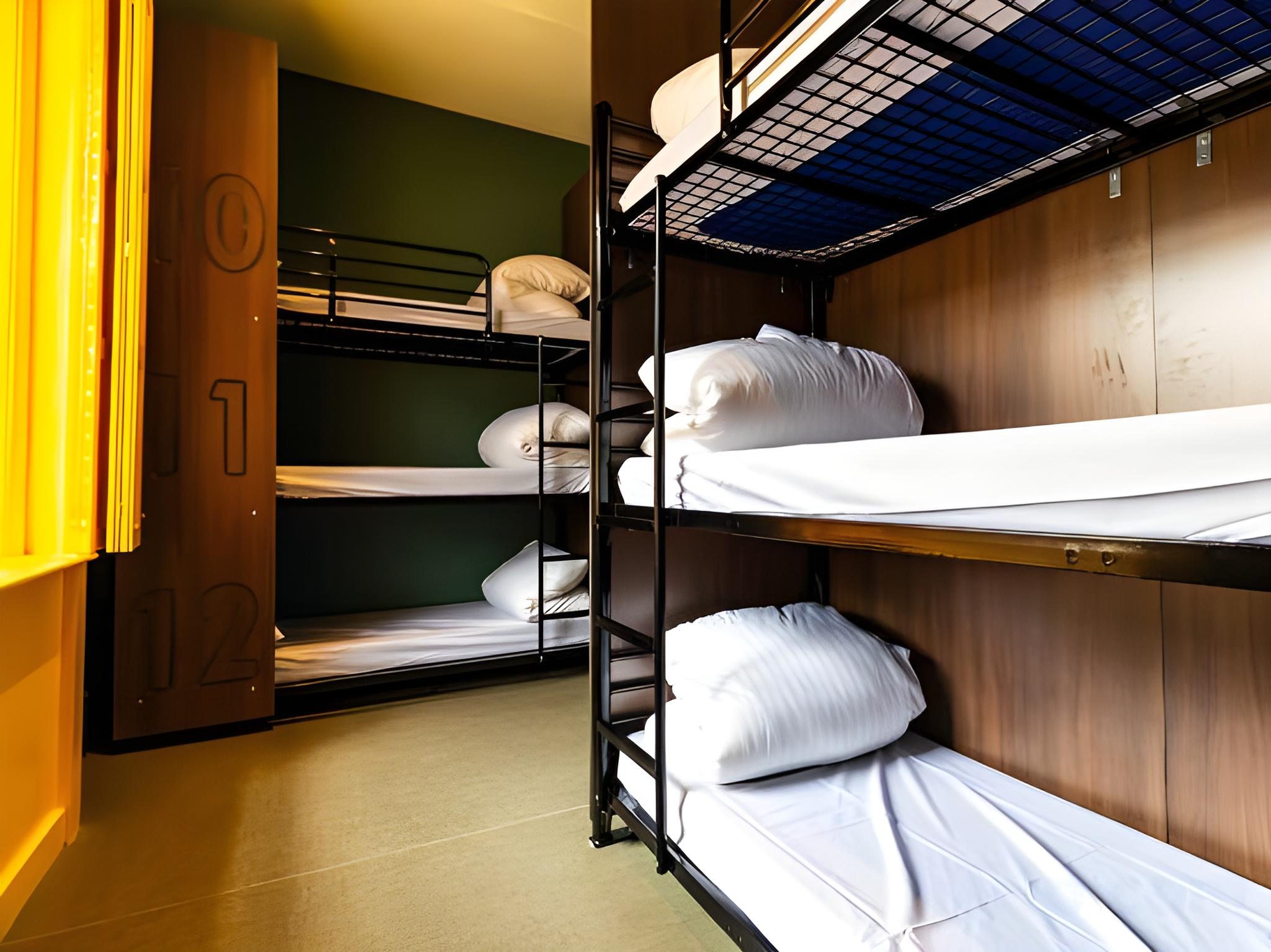 Mixed Dorm, 6 Beds, Shared Bathroom