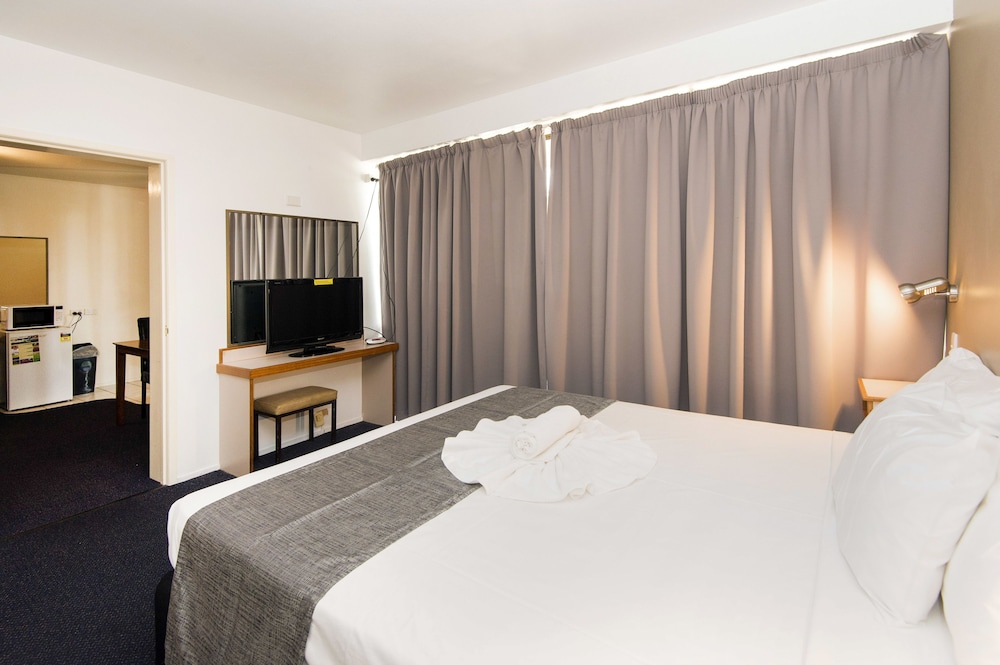 Mid City Motor Inn 18/64