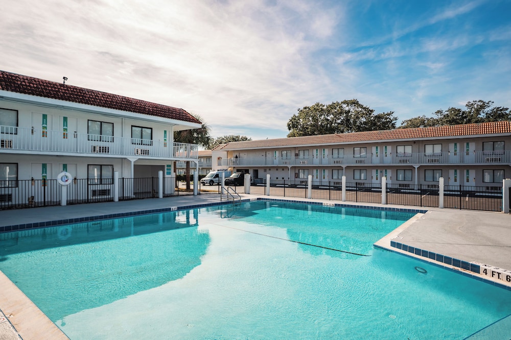 Travelodge by Wyndham Orlando Lake Buena Vista South 31/33