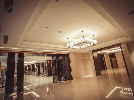 Ramada Encore by Wyndham Linqu Downtown 12/37