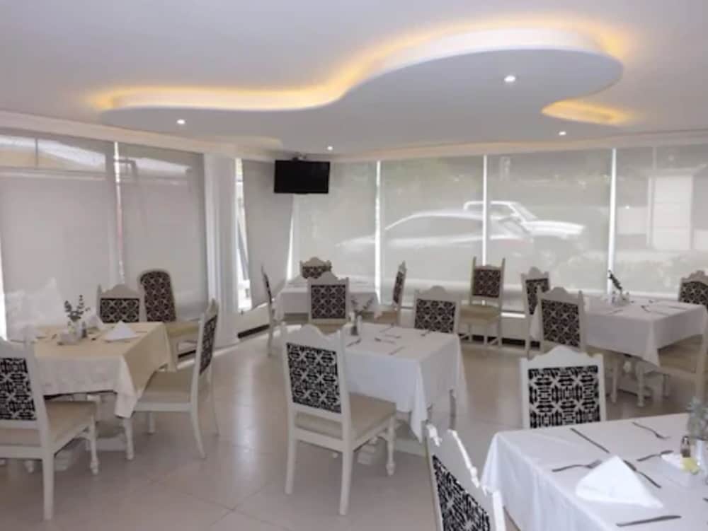 HOTEL SAN CARLOS 77/85