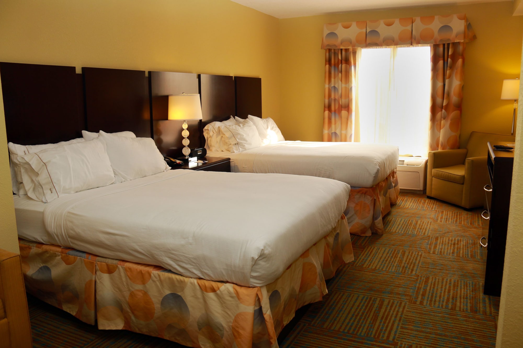 غرفة قياسية بسريرين كوين، Holiday Inn Express Hotel And Suites Perry 3/6