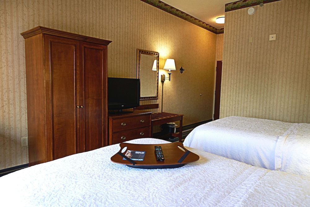 Hampton Inn Suites Scottsburg 43/82