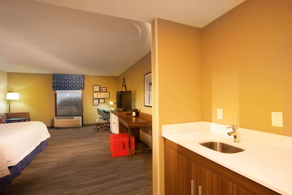 Hampton Inn Pennsville 26/48