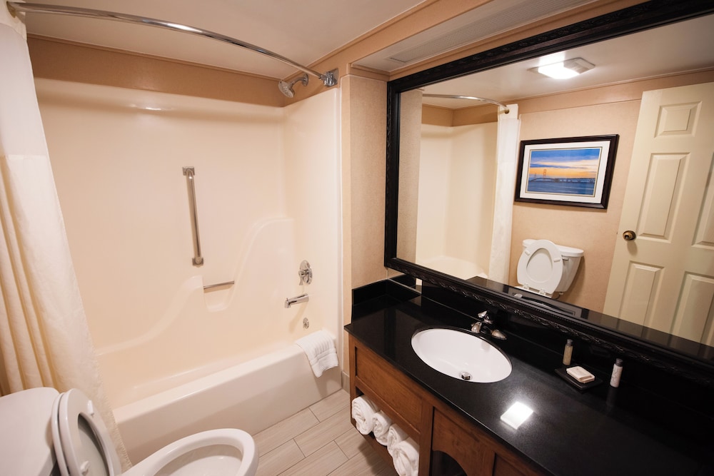 Hamilton Inn Select Beachfront 60/64