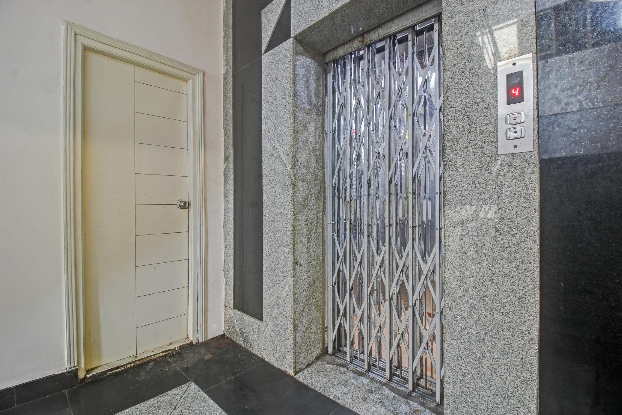 Collection O Hotel Regal Near ISKON TEMPLE , ABIDS 7/55
