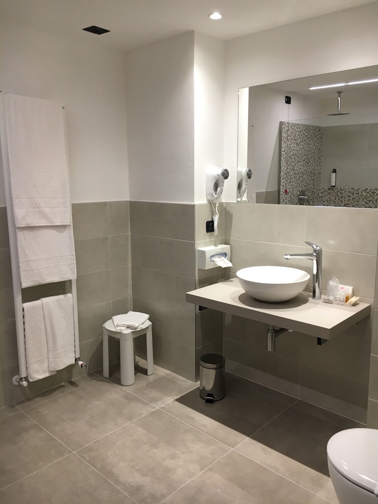 Hotel Saccardi Spa 46/48