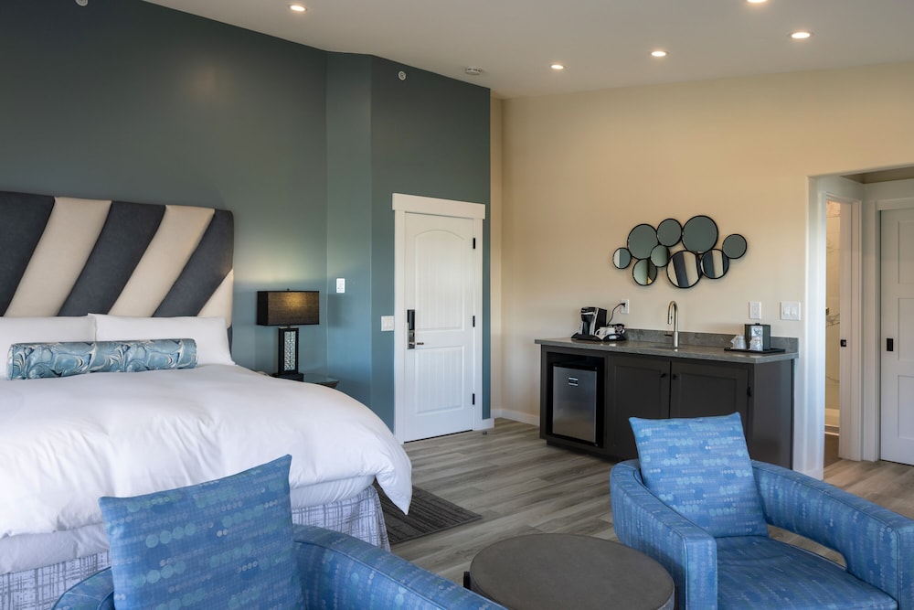 Dune, Beach, Suite, King Bed, Partial Ocean View, Jetted Tub