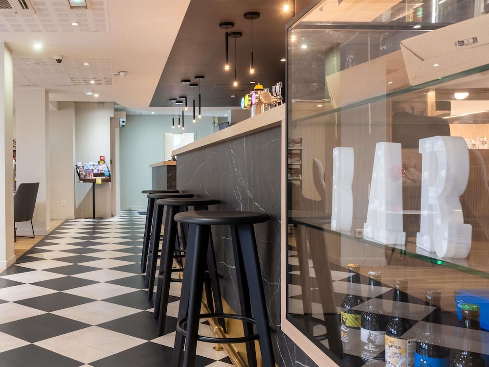 Ibis Lyon Est Bron 9/67