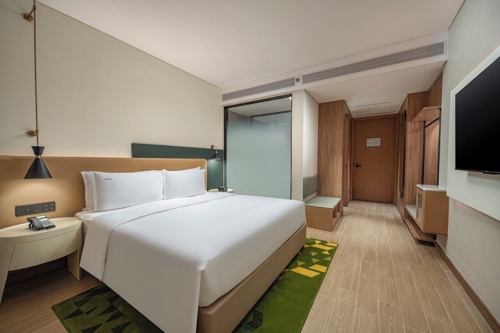 Premium, King Bed, Ocean Front 2/5