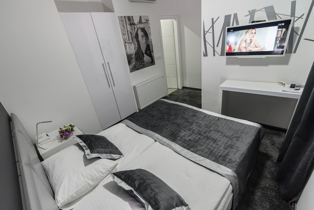COOL ROOMS ZAGREB AIRPORT 29/62