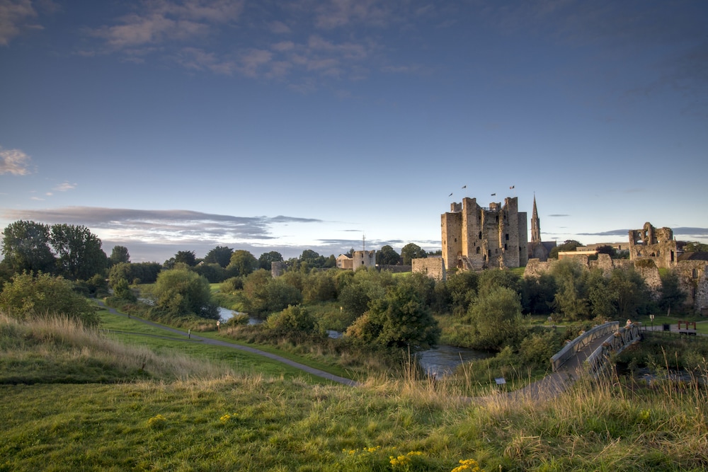 Trim Castle Hotel 52/57
