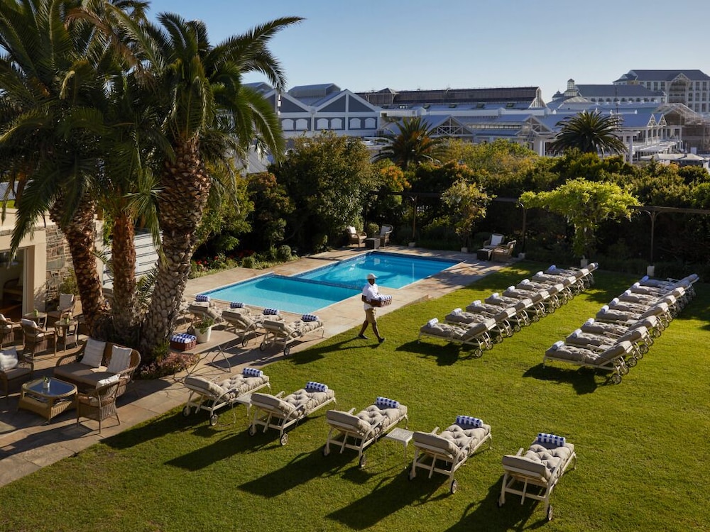 Dock House Boutique Hotel 44/49