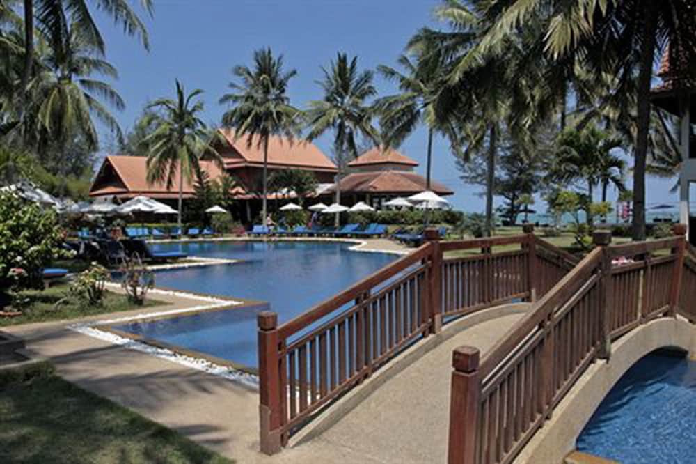 Coral Hotel Bangsaphan 61/62