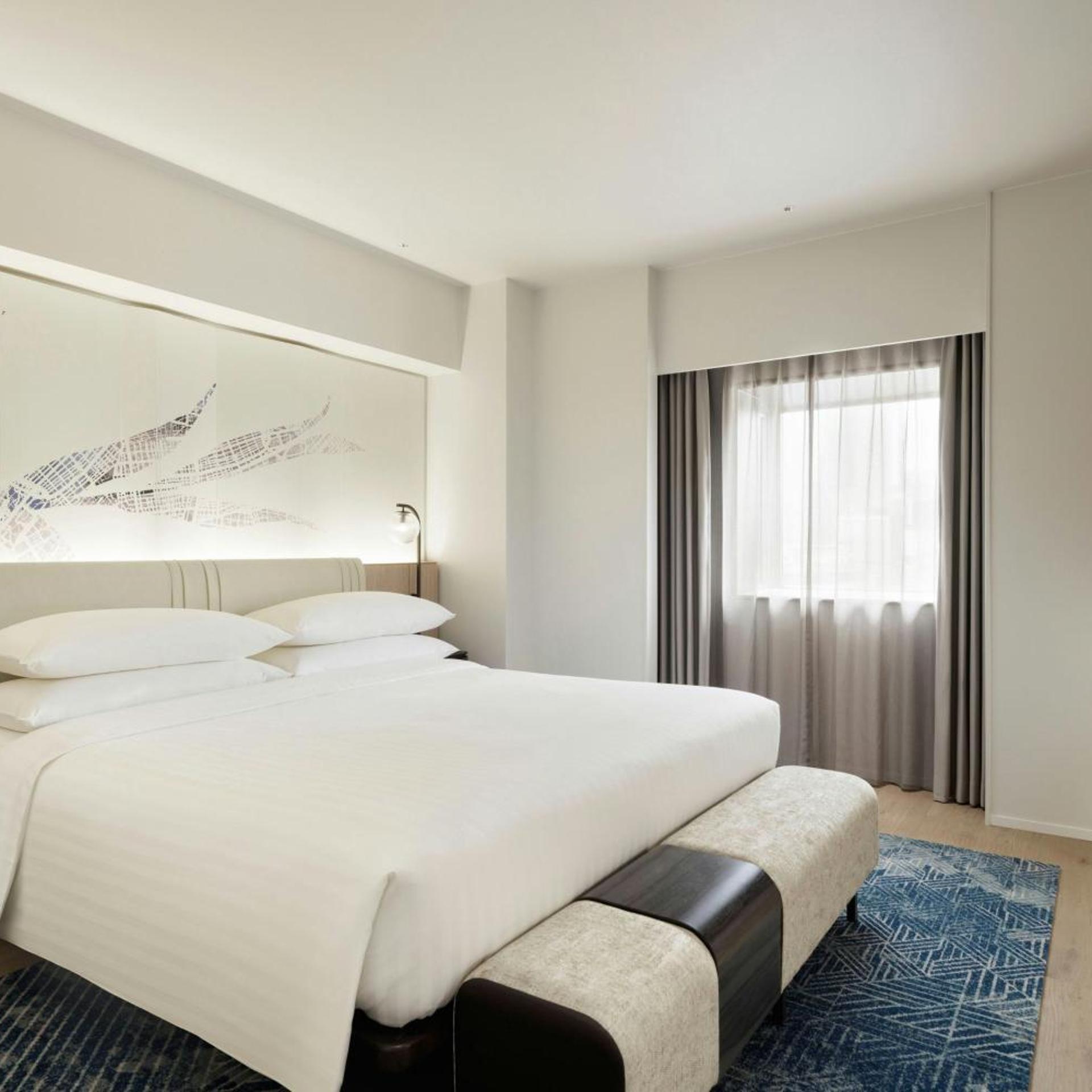 Courtyard, Premium, King Bed