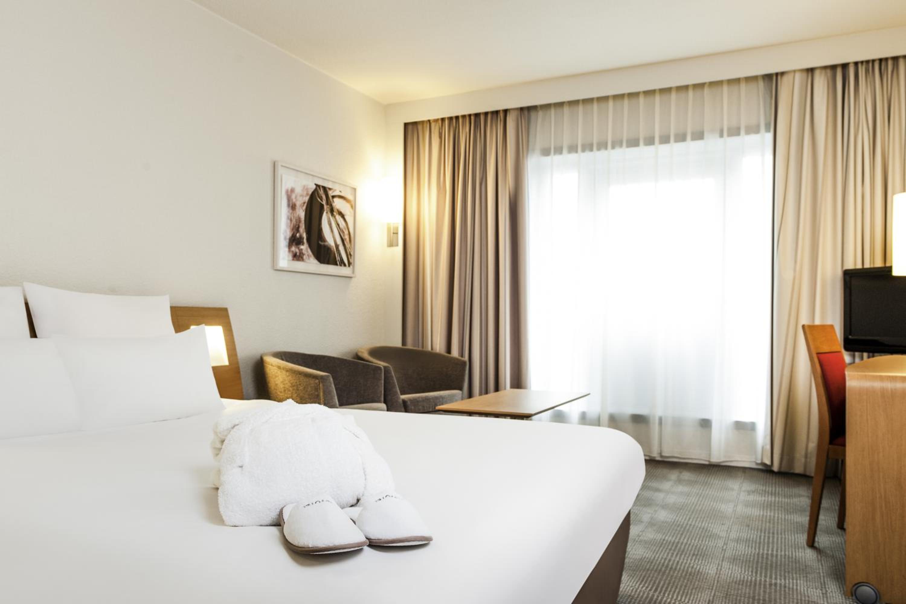 غرفة تنفيذية بسرير كوين مع أريكة، Novotel Gent Centrum 2/6