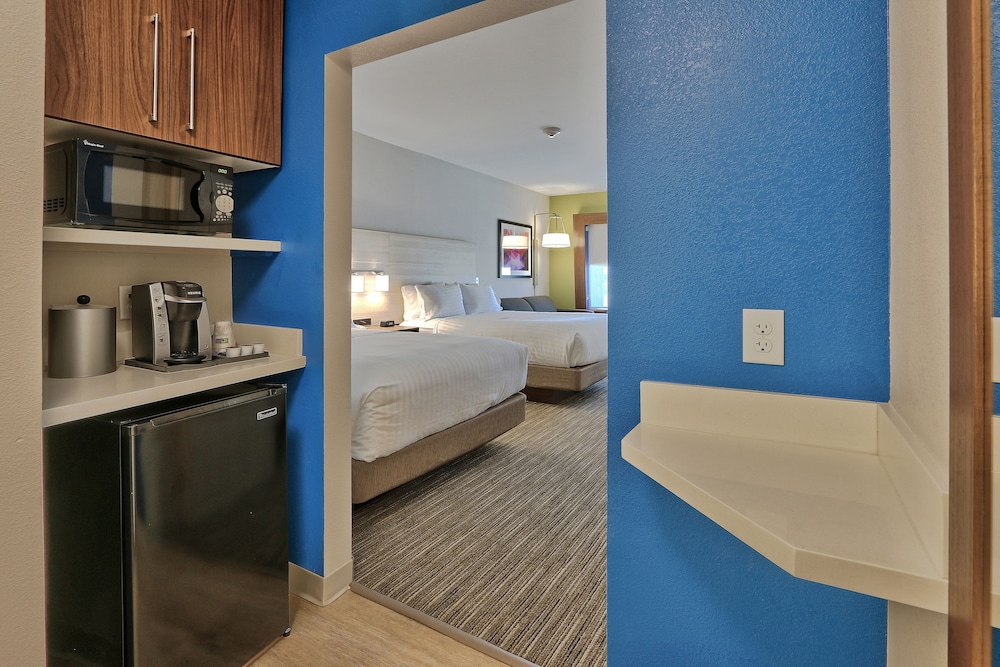 Holiday Inn Express & Suites Roswell 46/68