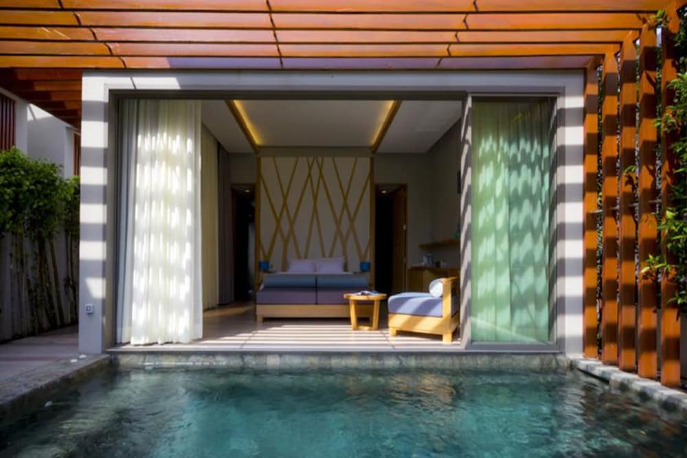 swimming pool spa