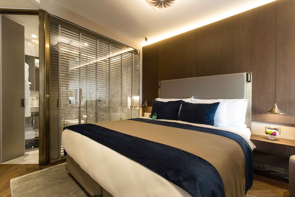 Noble22 Suites 13/39