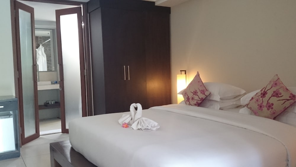 Ayom Suite 6/44