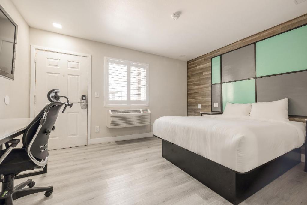 Hotel Avenida Victorville I-15 25/44