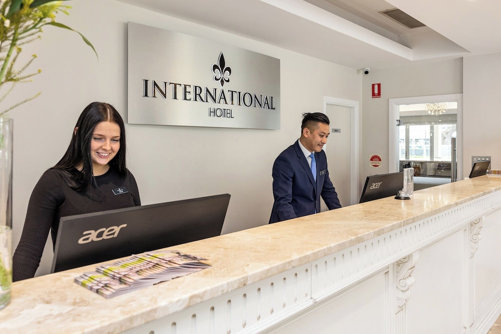 International Hotel Wagga Wagga 7/66