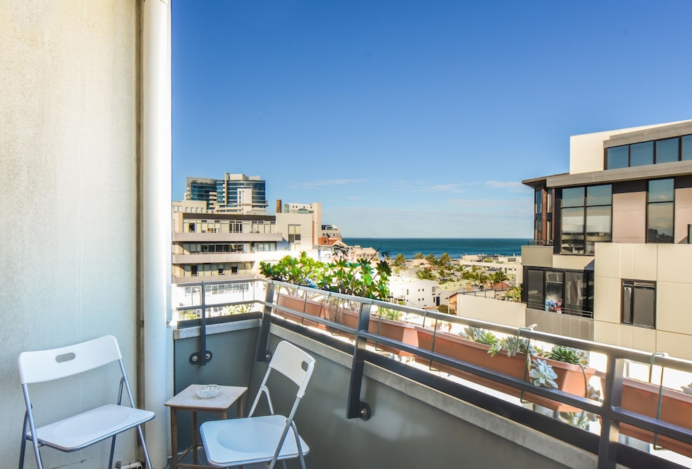 Spacious Seaviews 7/24