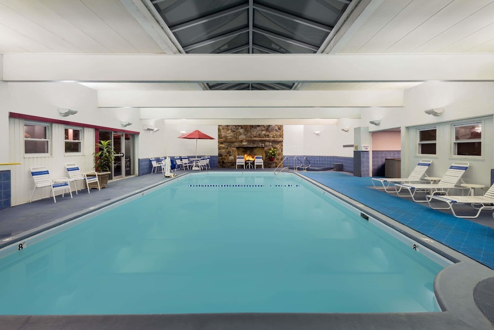 Ramada Plaza by Wyndham Portland 9/35