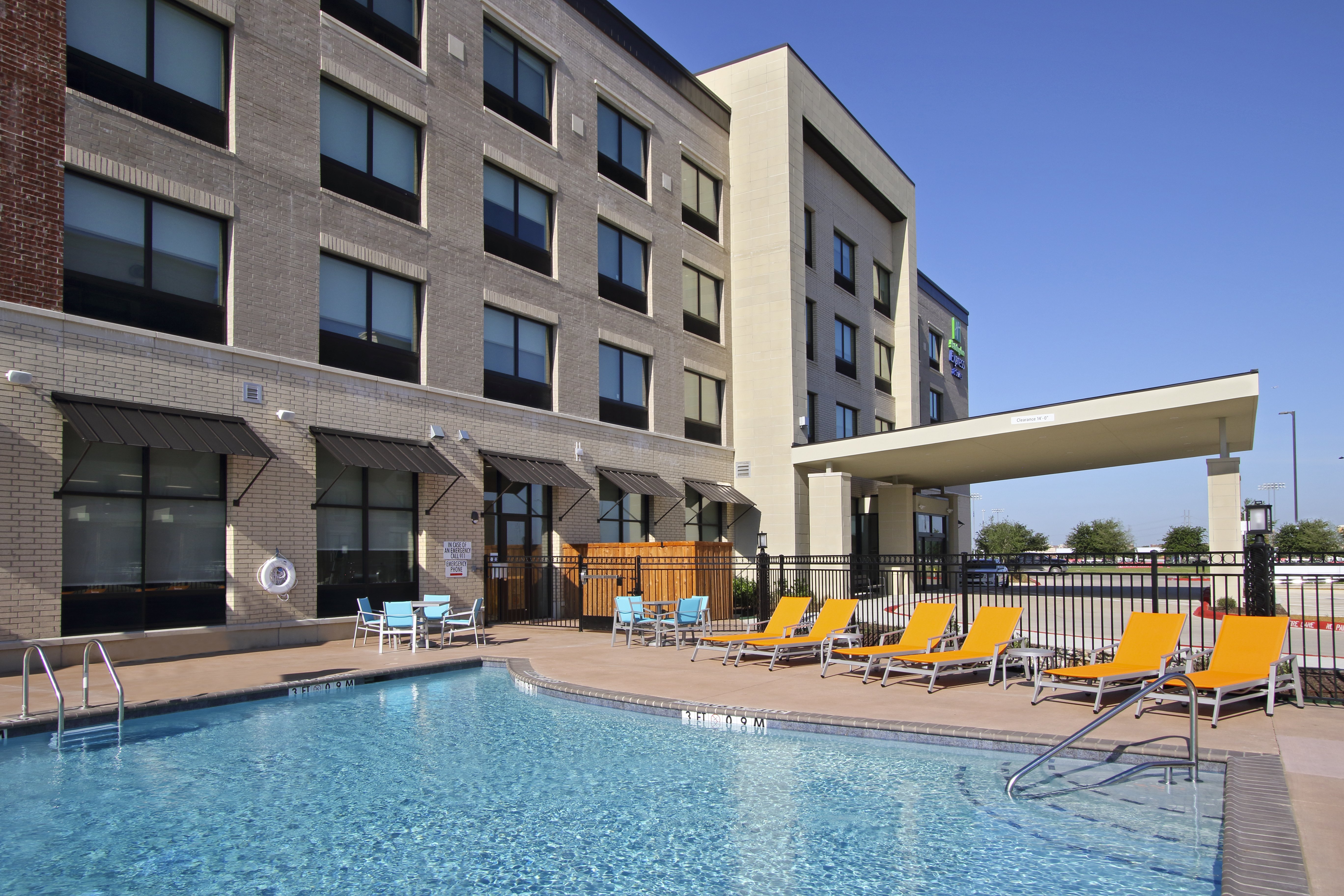 Holiday Inn Express & Suites Dallas-Frisco NW Toyota Stdm 3/52