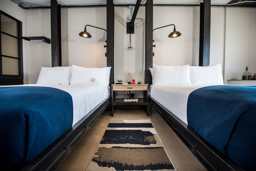 Standard, 2 Double Beds
