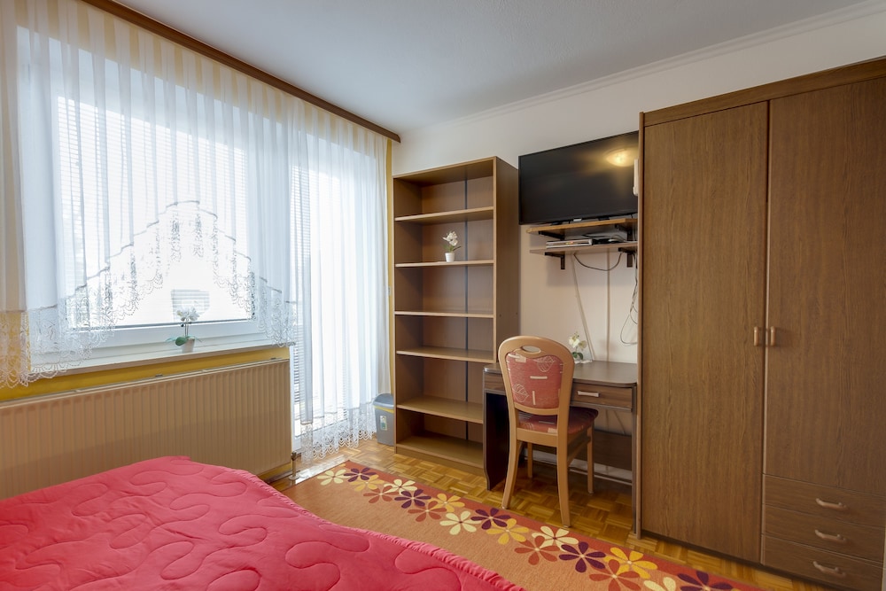 Rooms and Apartments Jana 36/76