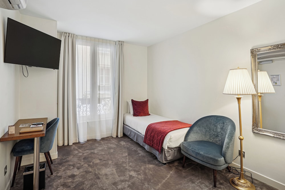 Hotel De Sevres 19/45