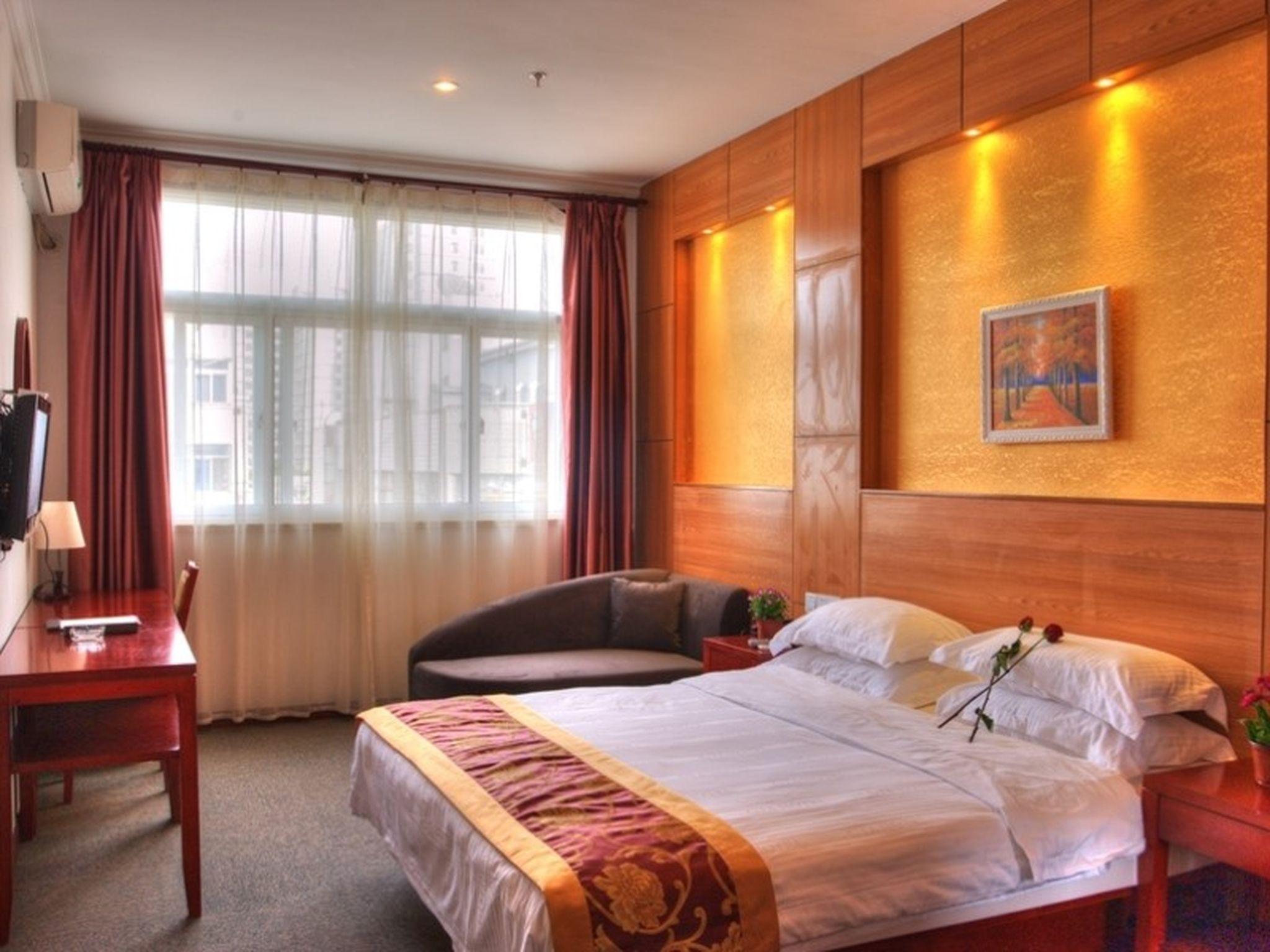 BUSINESS, QUEEN BED