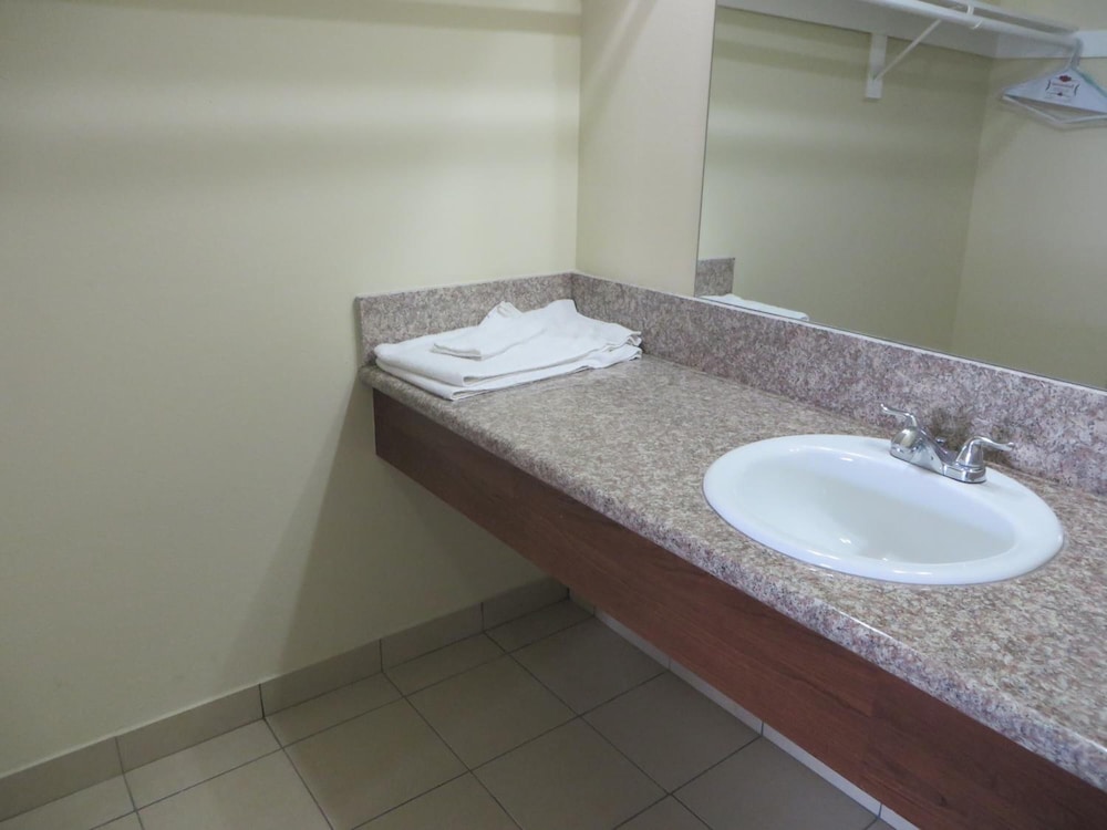 National Inn Garden Grove 28/60