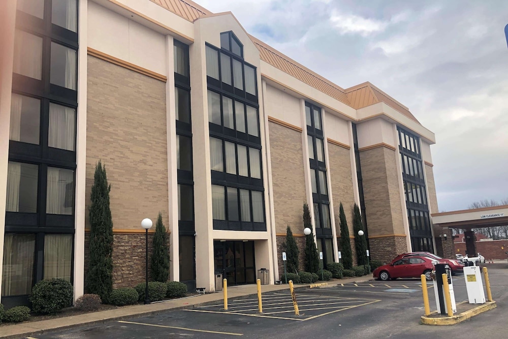 AmericInn by Wyndham Memphis East 1/33