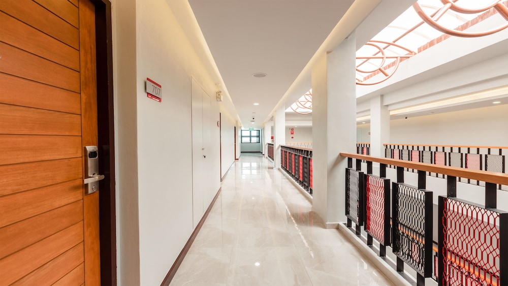 B2 Surat Thani Premier Hotel 30/38