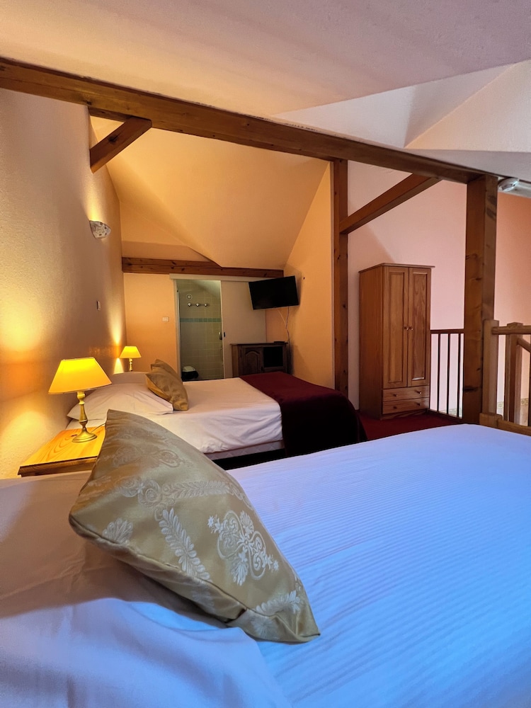 LOGIS HOTEL DES ROCHES 24/60