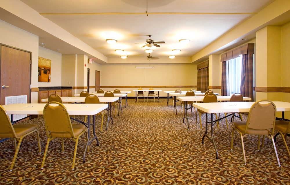 Holiday Inn Express Hotel And Suites Kingsville 44/55