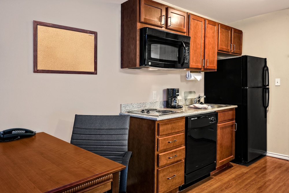 Candlewood Suites Galveston 44/53
