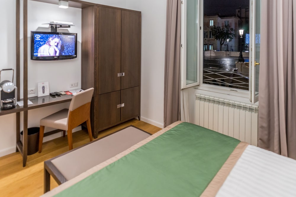 Les Diamants Spanish Steps Suite 24/46