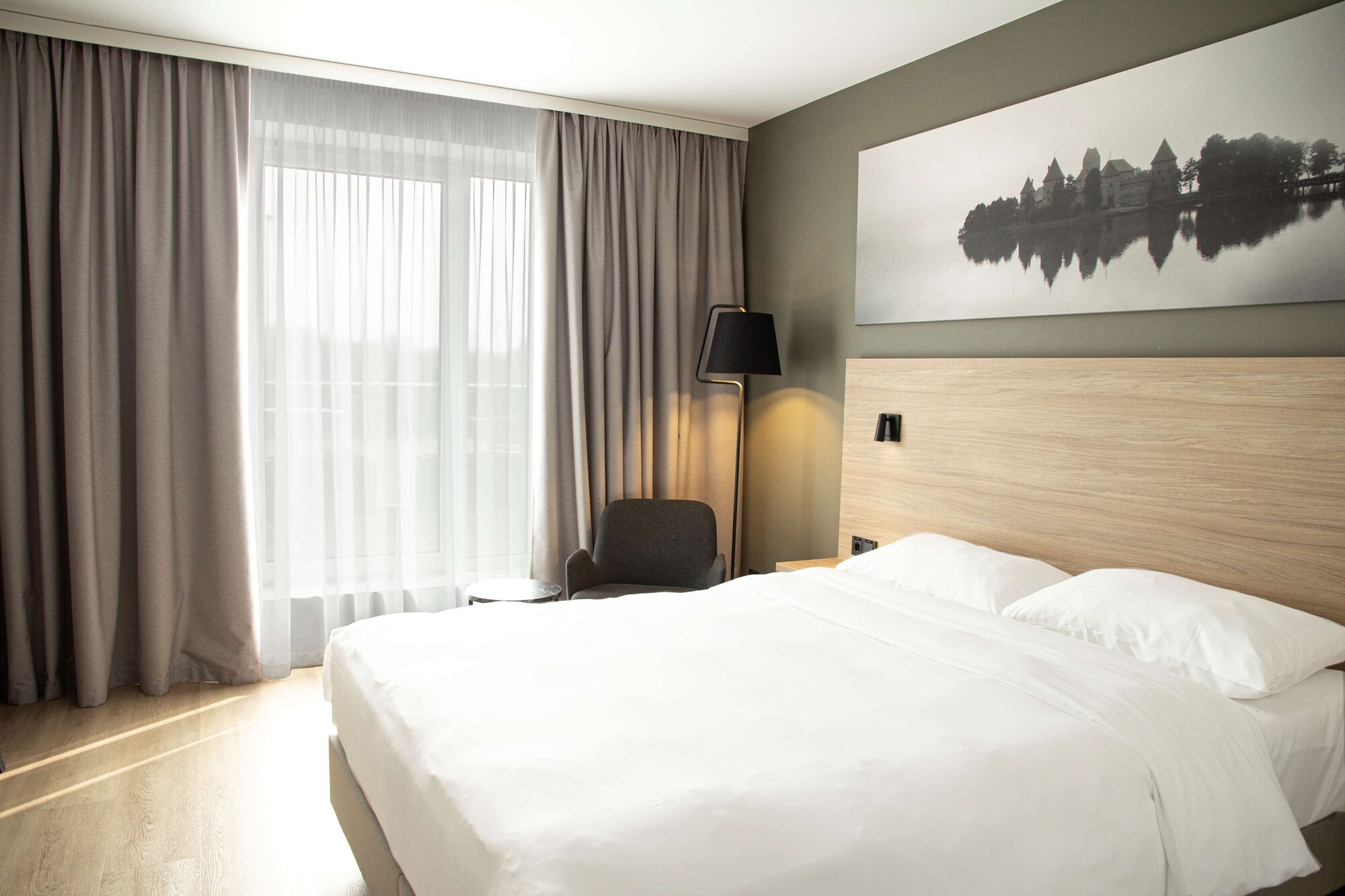 Superior, Twin Beds, Airport View, Terrace