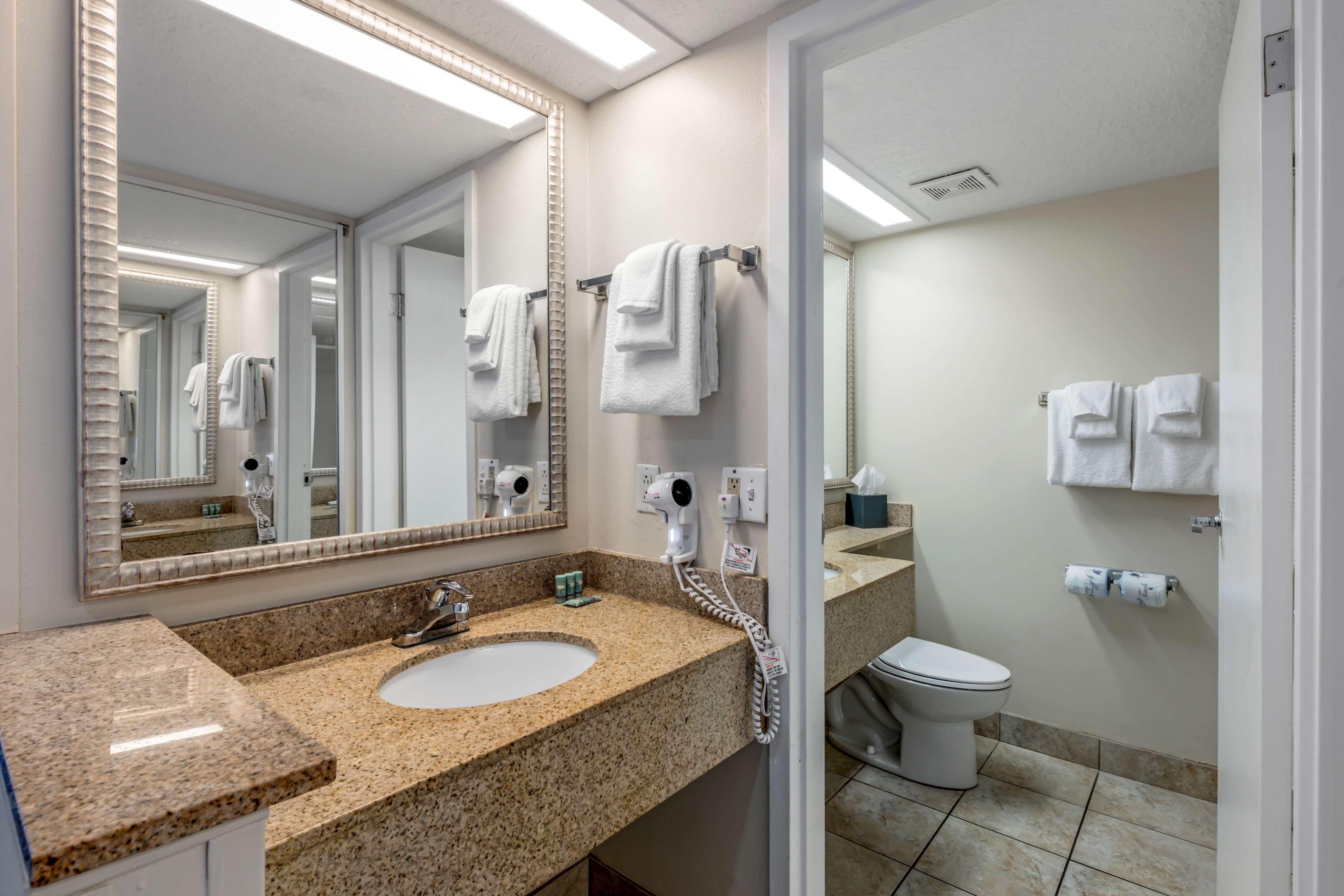 غرفة بسريرين كوين، Best Western Cocoa Beach Hotel and Suites 9/10