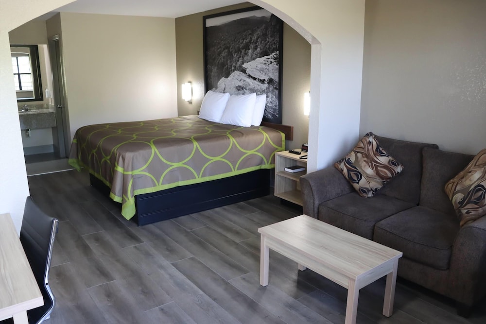 Super 8 By Wyndham Cabot 14/24