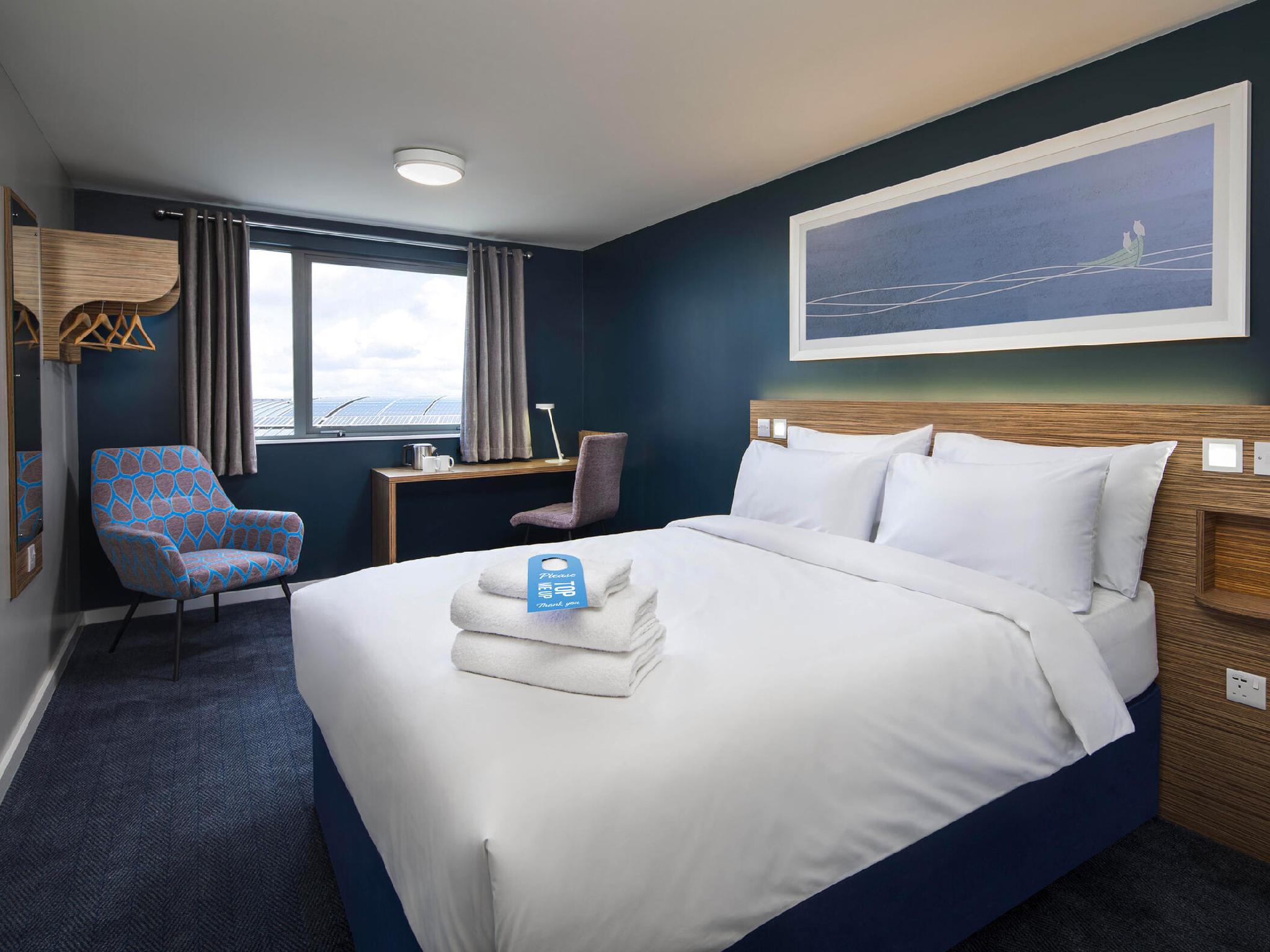 ROOM, DOUBLE BED