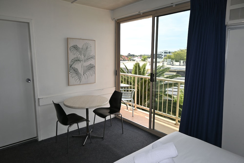 HAMILTON MOTOR INN 35/50