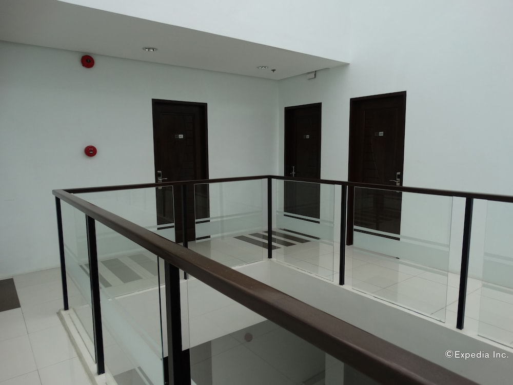 Holiday Suites Business District 42/49
