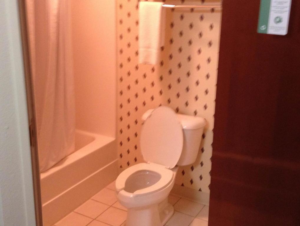 Country Hearth Inn & Suites Willard 10/12