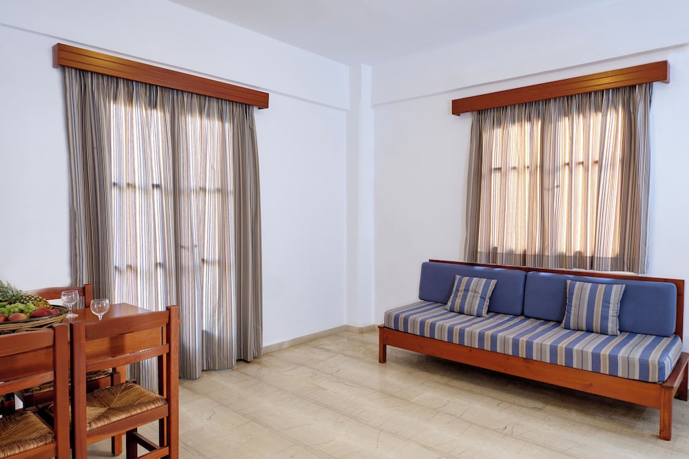 Niros Beach Apartments 40/58